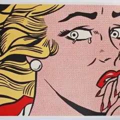 Een huilende vrouw in popart-stijl, kenmerkend voor de stijl van popart kunstenaars. Haar blonde haar wappert, met rode lippen en tranen in haar ogen.