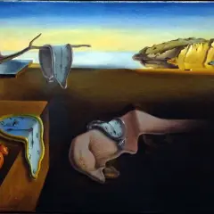 Smeltende klokken, een symbool van la persistance de la mémoire, drijven in een surrealistisch landschap.