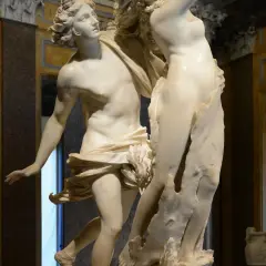 Apollo en Daphne, Bernini's meesterwerk: Apollo grijpt de vluchtende Daphne, die in een laurierboom verandert.