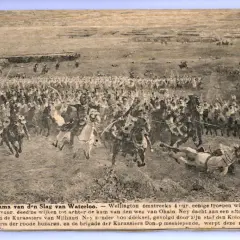 Een levendige waterloo painting toont een chaotische veldslag met cavalerie en infanterie.