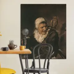 Een schilderij van een "malle babbe" met een uil op haar schouder. Ze draagt een witte kap en een ruime kraag.