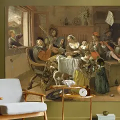 Het vrolijke huisgezin geniet van muziek en gezelligheid rond de tafel. Een kind speelt buiten, terwijl binnen de muziek klinkt.