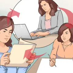 Portfolio afbeelding: Drie vrouwen werken aan hun taken. Eén leest een document, één typt op een laptop en één schrijft. Rode pijlen suggereren een cyclus van werk.