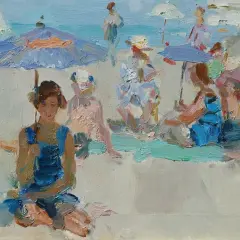 Een levendige impressie van een zonnige dag op het strand, met mensen onder parasols. Dit is een typisch Isaac Israels strandtafereel.