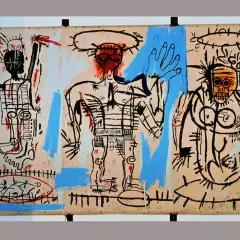 Drie figuren, op schaal, met primitieve lijnen en felle kleuren. Een Basquiat-achtig werk dat de menselijke vorm op een rauwe manier weergeeft.