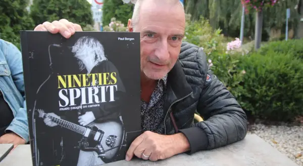 Paul Bergen fotograaf presenteert zijn boek 'Nineties Spirit', met iconische muziekfoto's uit de jaren '90.