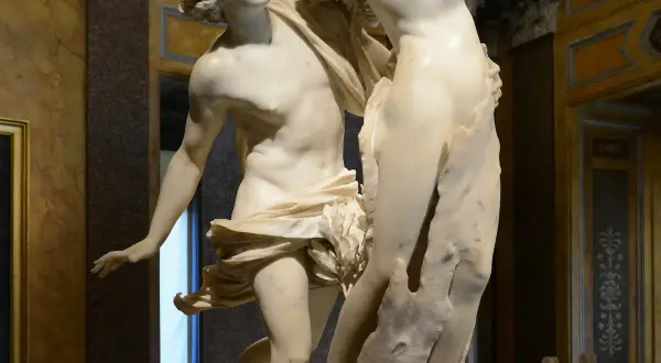 Apollo en Daphne, Bernini's meesterwerk: Apollo grijpt de vluchtende Daphne, die in een laurierboom verandert.