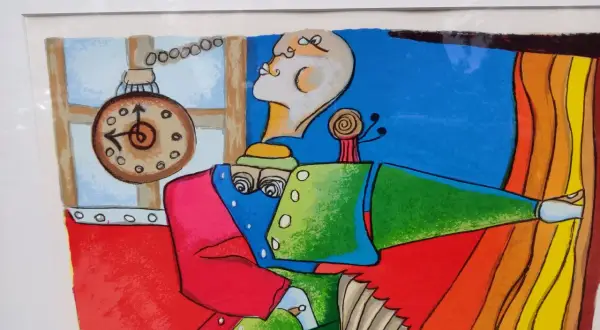 Kleurrijk werk van Patty Harpenau: een surrealistisch figuur met accordeon, klok en slakje.