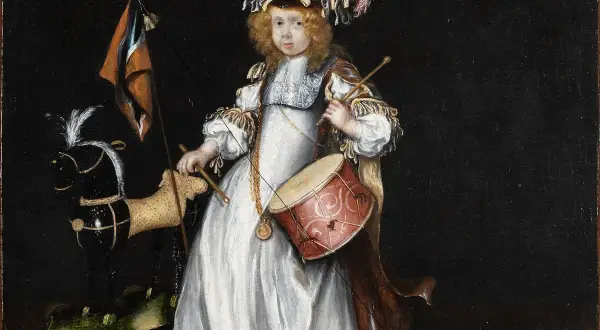 Gesina ter Borch, een kind met trommel en stokken, staat naast een speelgoedpaard en vlag.