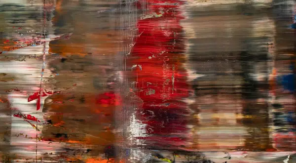 Abstract schilderij met levendige strepen oranje met blauw, rood en bruin.