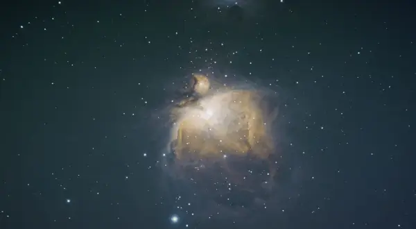 Mooie astro fotografie van de Orionnevel, met gloeiende gassen en sterren in de diepe ruimte.