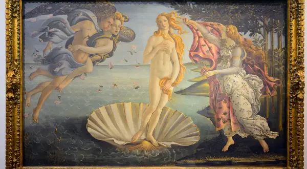 De geboorte van Venus, een iconische venus vrouw, drijvend op een schelp, omringd door goden en bloemen.