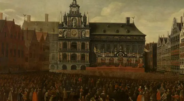 Een schilderij van de Vrede van Münster: een menigte verzameld op een plein voor een imposant stadhuis, waar een ceremonie plaatsvindt.