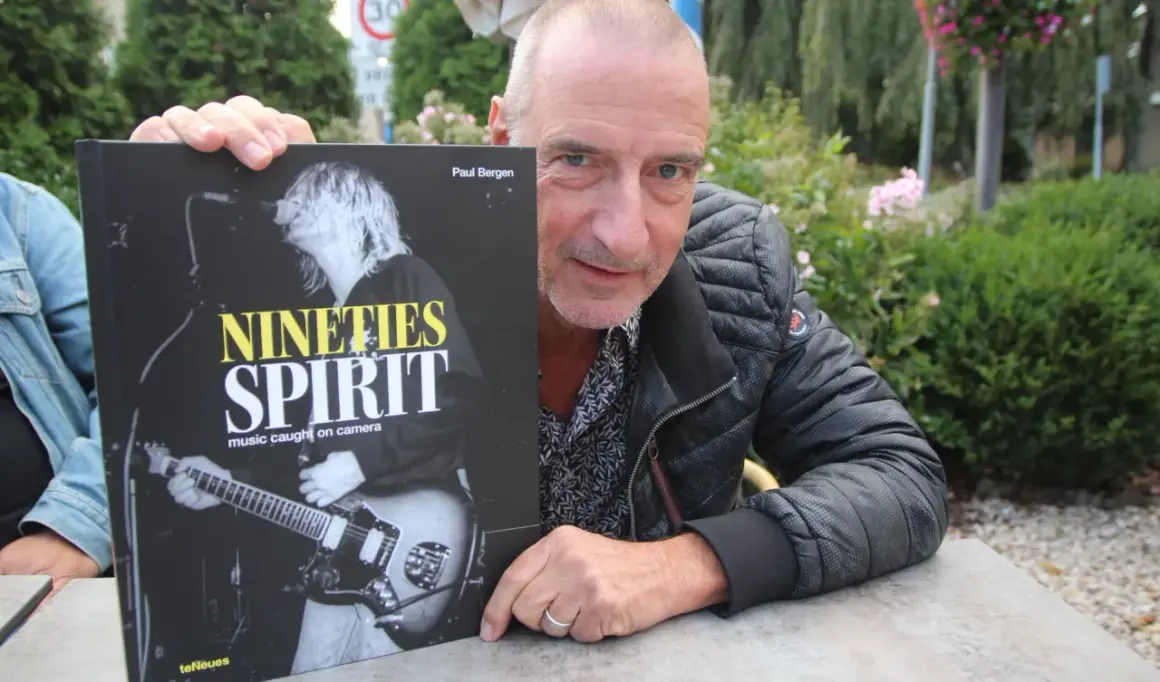 Paul Bergen fotograaf presenteert zijn boek 'Nineties Spirit', met iconische muziekfoto's uit de jaren '90.