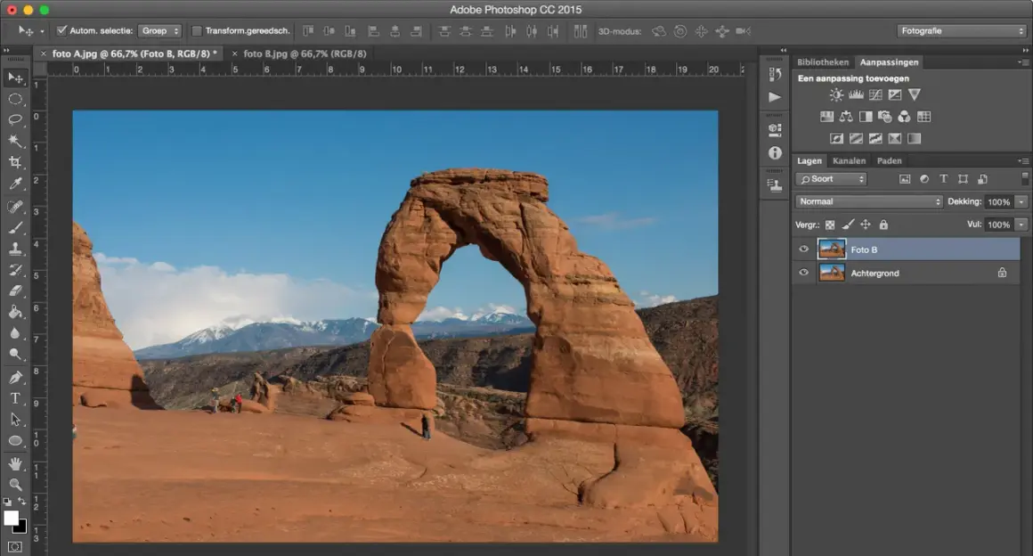 Bewerken van foto's in Photoshop. Delicate Arch in Arches National Park, met aanpassingslagen en lagenpanelen zichtbaar.