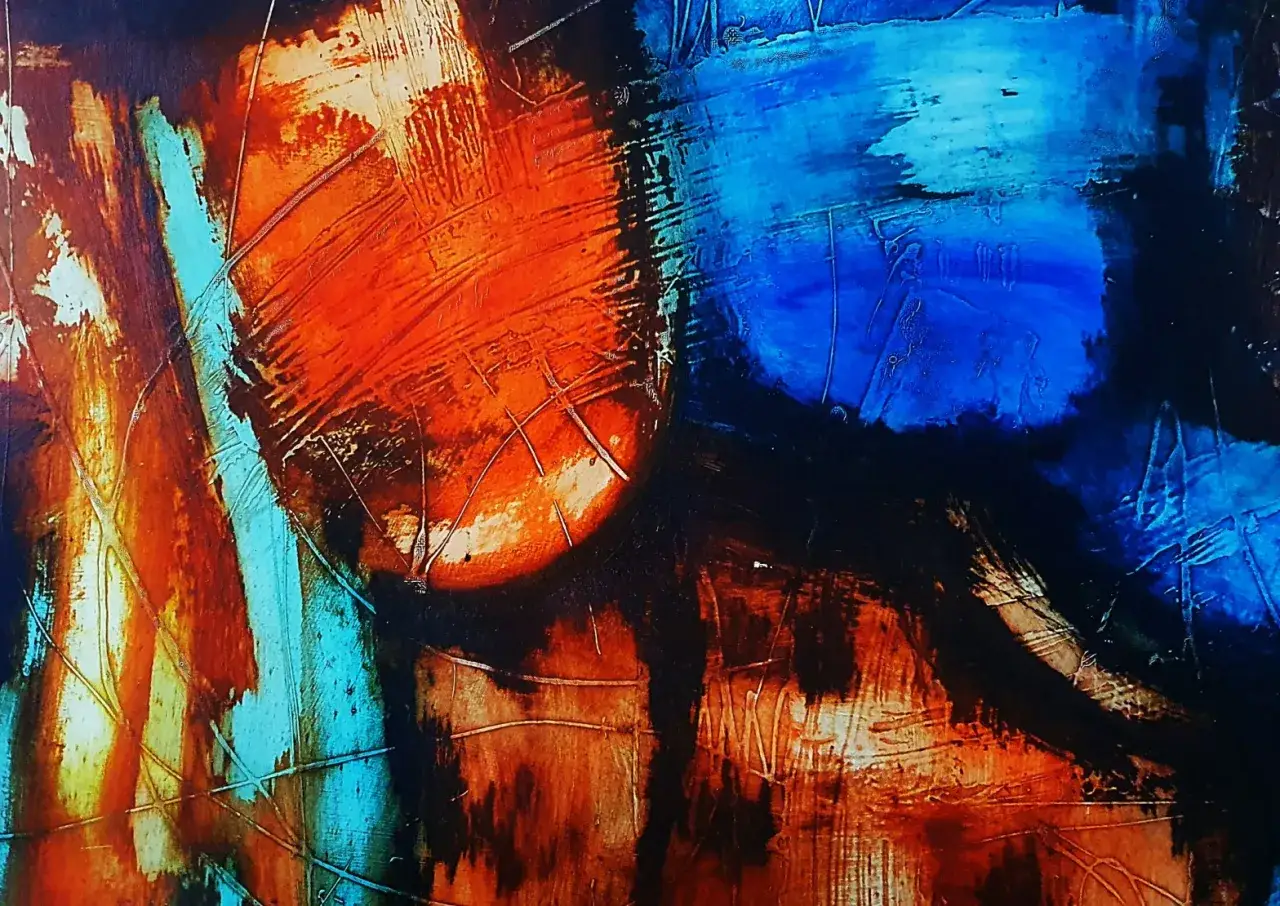 Abstract schilderij met warme oranje en koele blauwe tinten, met texturen en lijnen. Een werk van Monica Rotgans.