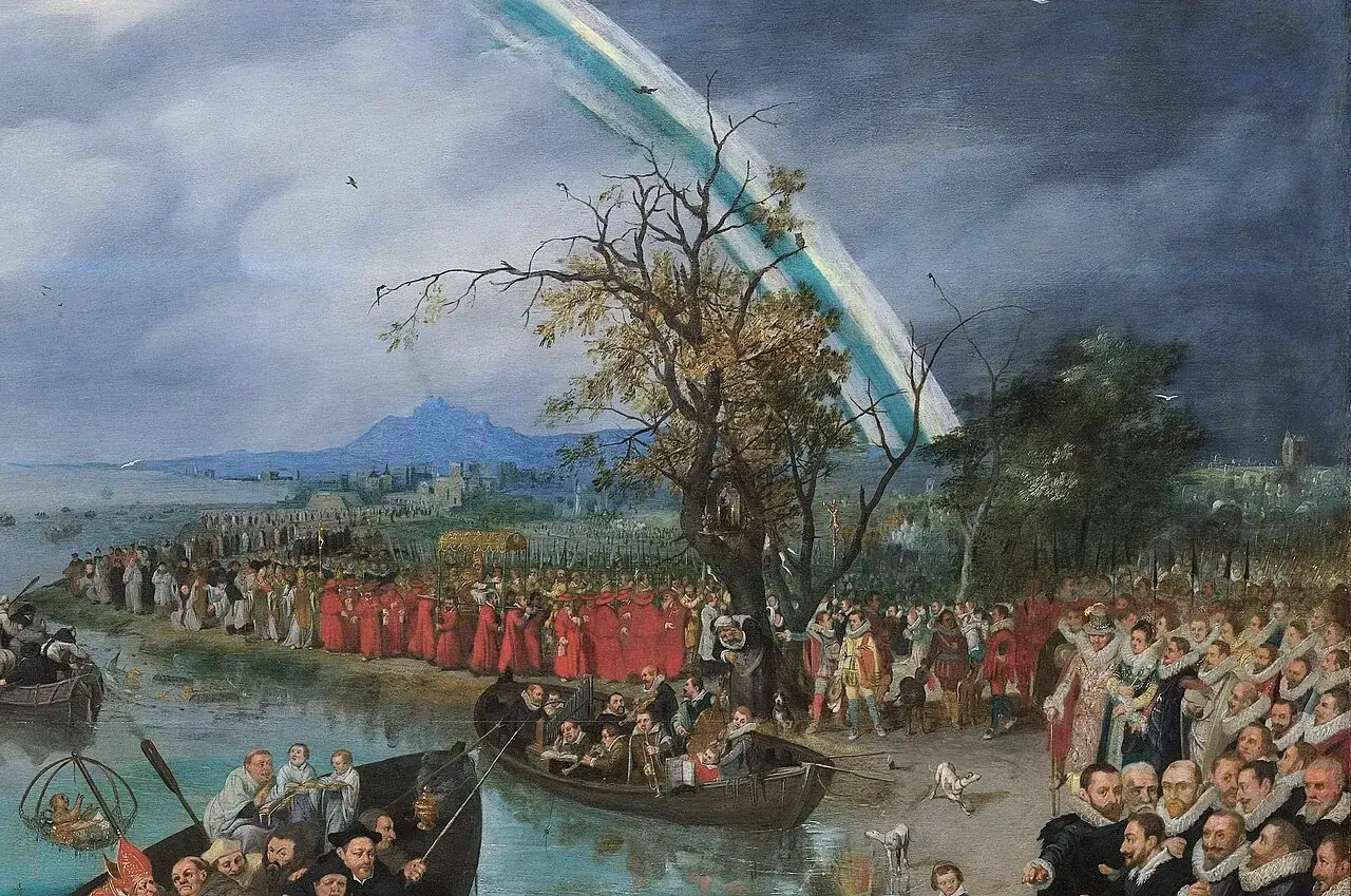Een processie van geestelijken in rode gewaden, omringd door toeschouwers, langs een rivier. Boven hen een regenboog, een symbool van hoop in de zielenvisserij.