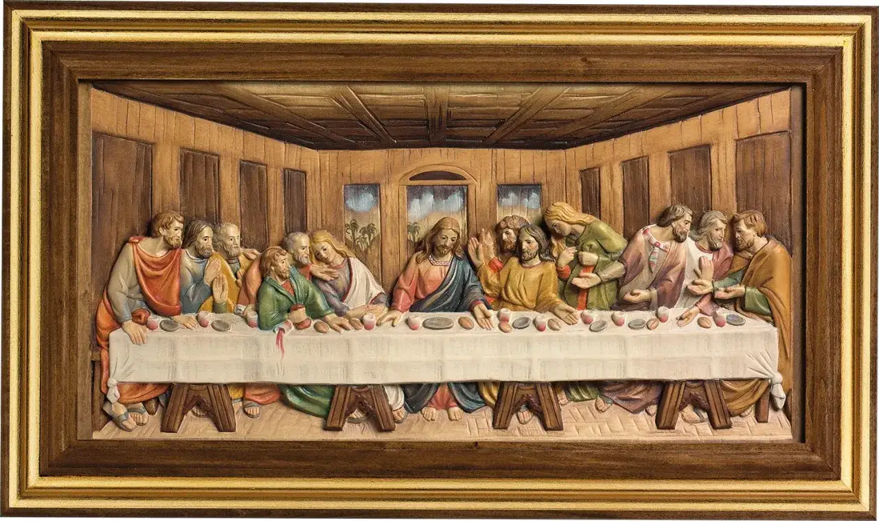Relief van het Laatste Avondmaal, met Jezus in het midden omringd door wie de discipelen van Jezus waren.