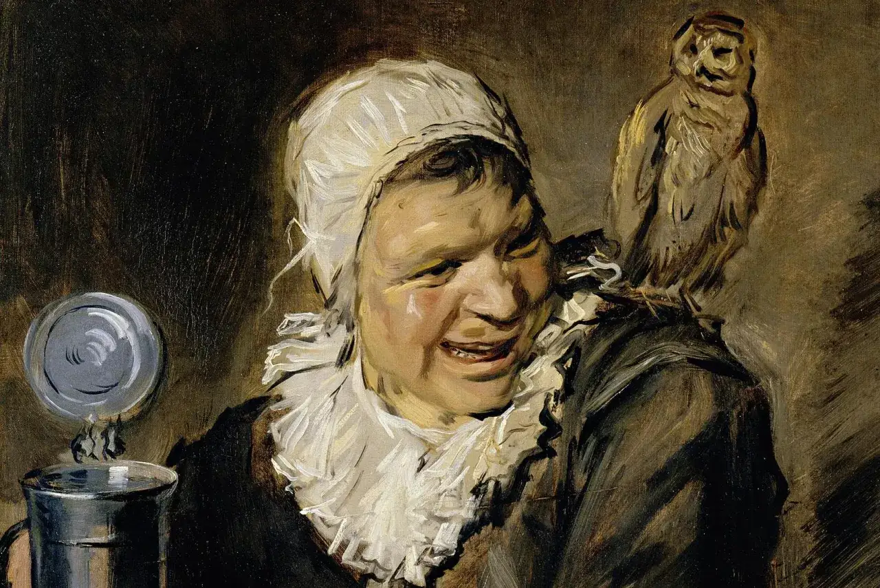 Een malle babbe schilderij met een lachende vrouw met een uil op haar schouder en een mok bier.