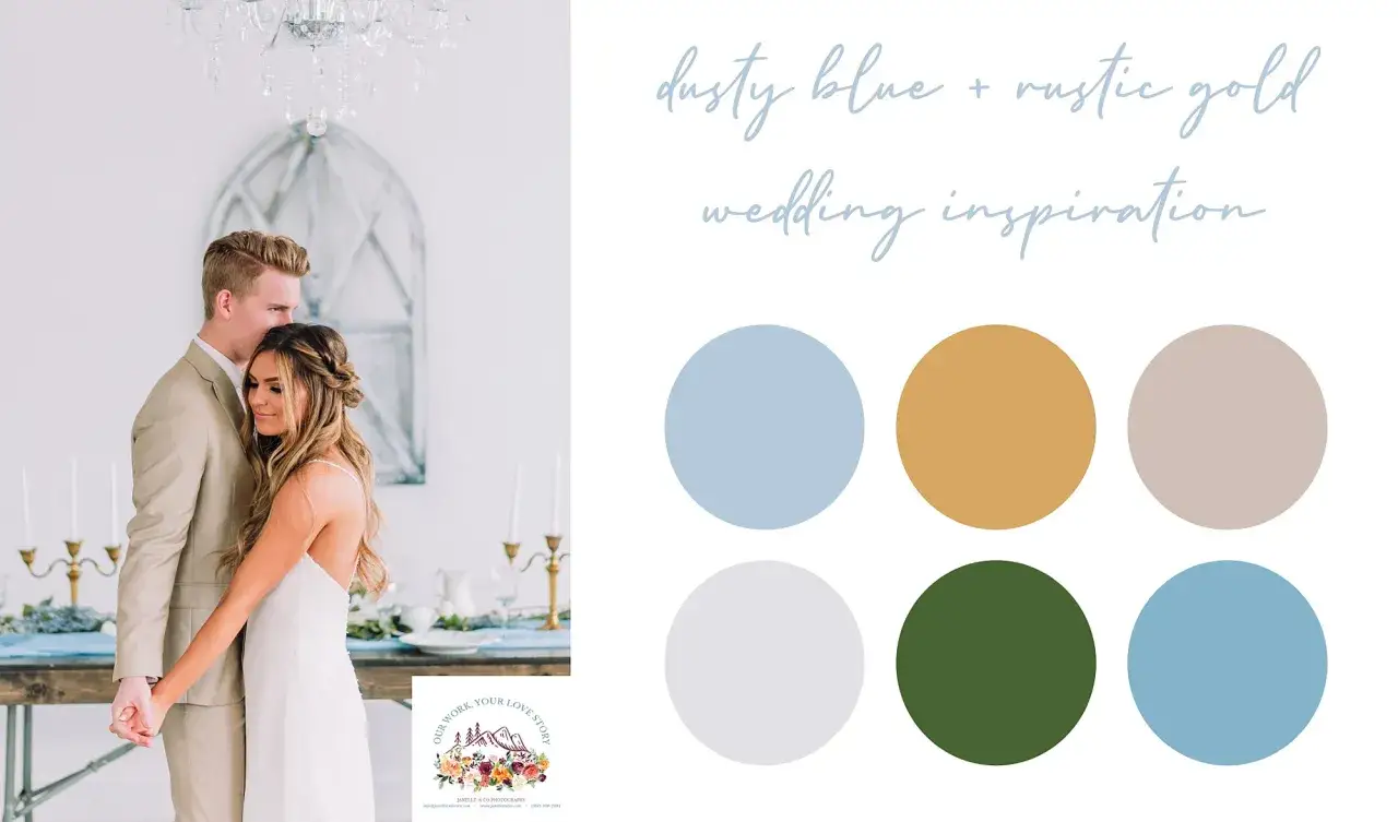 Bruidspaar in zachte tinten, met een palet van blauw goud en groen voor een rustieke bruiloft.