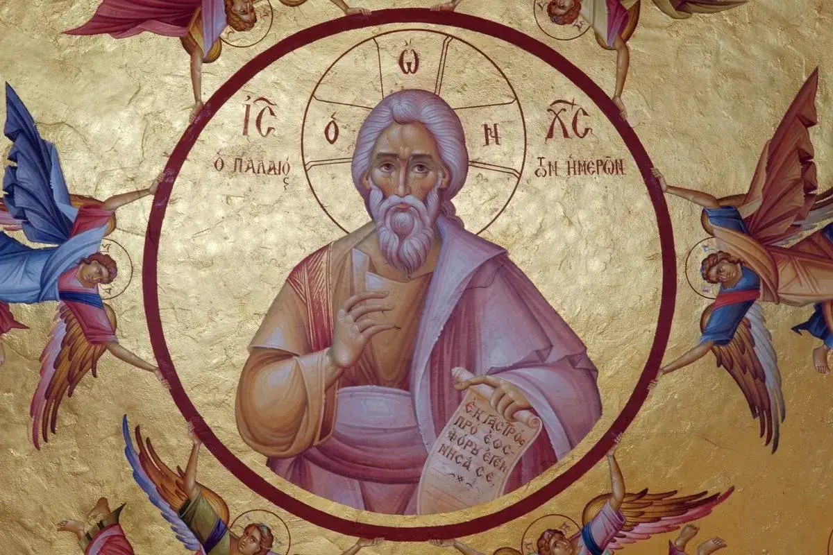 Gouden icoon met Jezus Christus in het midden, omringd door engelen. Jezus houdt een rol met tekst vast.