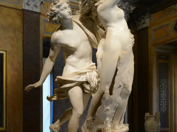 Apollo en Daphne, Bernini's meesterwerk: Apollo grijpt de vluchtende Daphne, die in een laurierboom verandert.