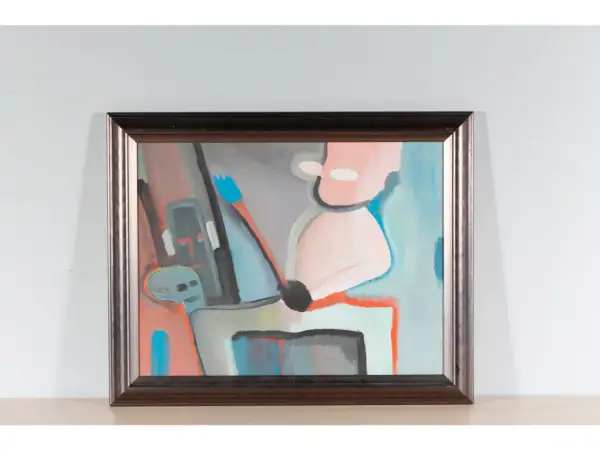 Abstract schilderij met roze en grijze figuren, kenmerkend voor Rob Scholte. Een man met een witte mond en ogen zit aan een tafel.